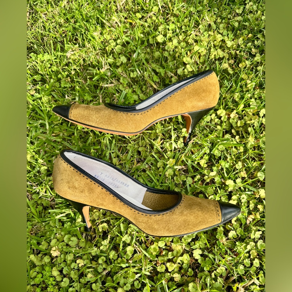 Late 50s-60s Saks Fifth Ave Olive Green Cap Toe Pumps Sz 7 Narrow